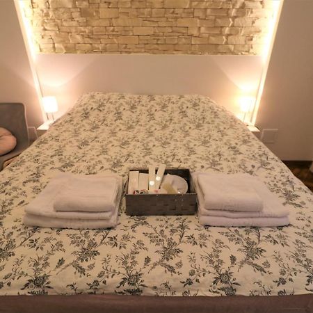 Cozy Old Town Apartment - Free Minibar Bukarest Exteriör bild