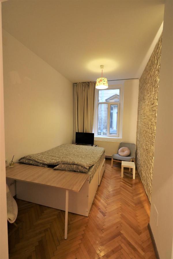 Cozy Old Town Apartment - Free Minibar Bukarest Exteriör bild
