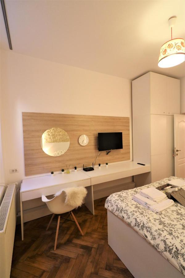 Cozy Old Town Apartment - Free Minibar Bukarest Exteriör bild