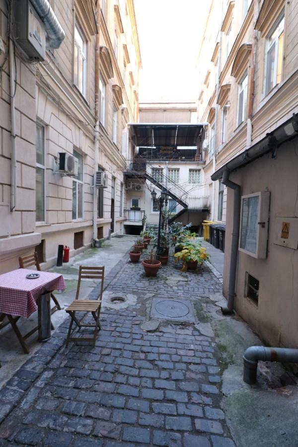 Cozy Old Town Apartment - Free Minibar Bukarest Exteriör bild