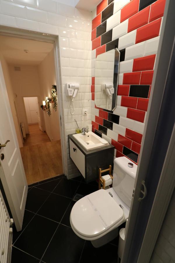 Cozy Old Town Apartment - Free Minibar Bukarest Exteriör bild
